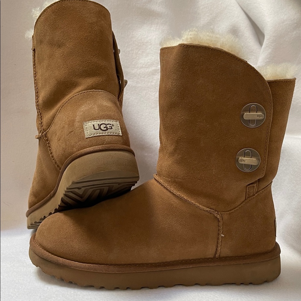 UGG Boot Short Turnlock   Size 10